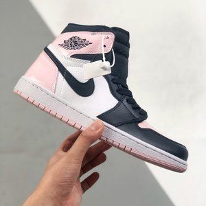 The Air Jordan 1 high-top black powder has the supreme status in the shoe circle